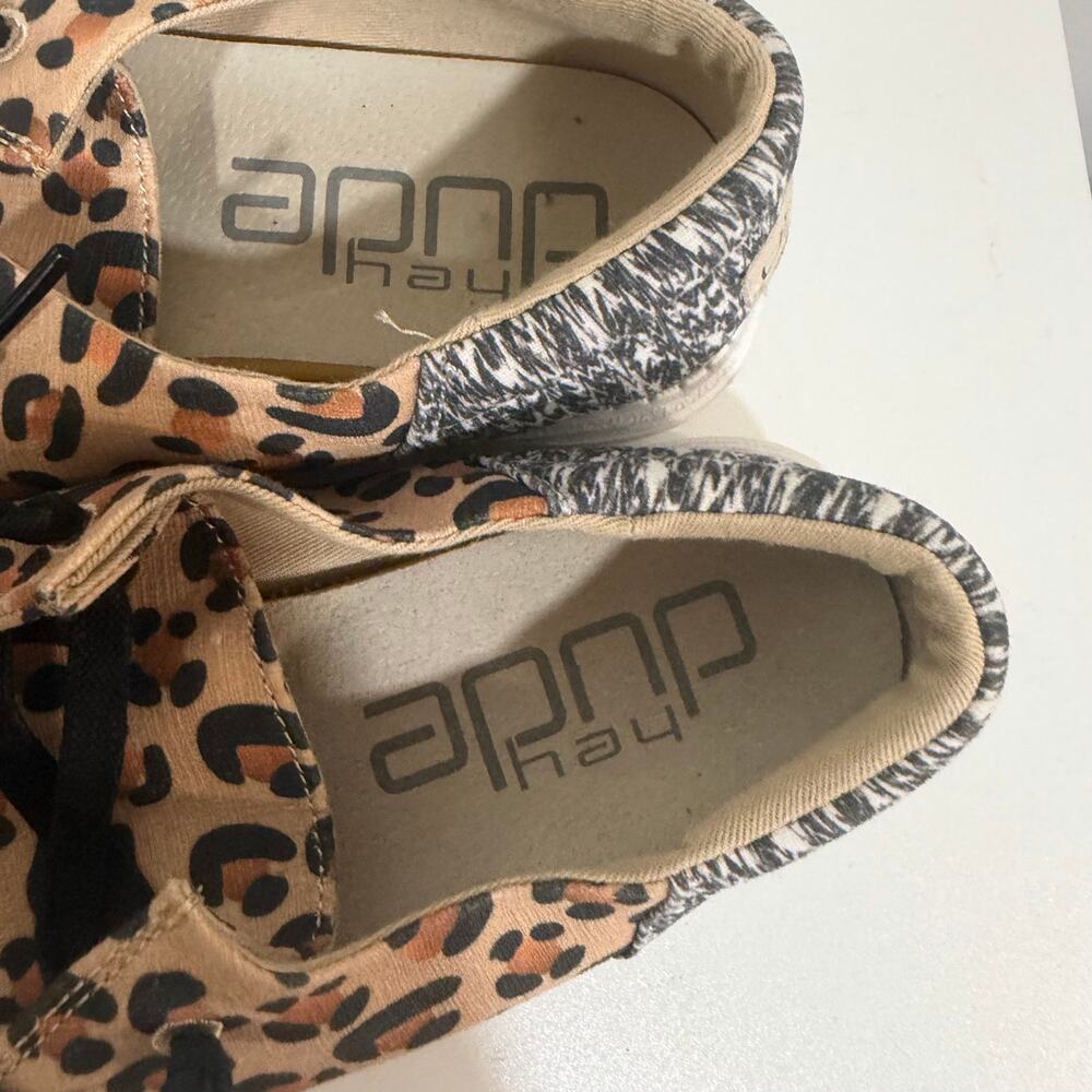 Hey Dude Wendy Funk Cheetah Collage Women Size 9 Slip On Comfortable Lightweight - Picture 2 of 5